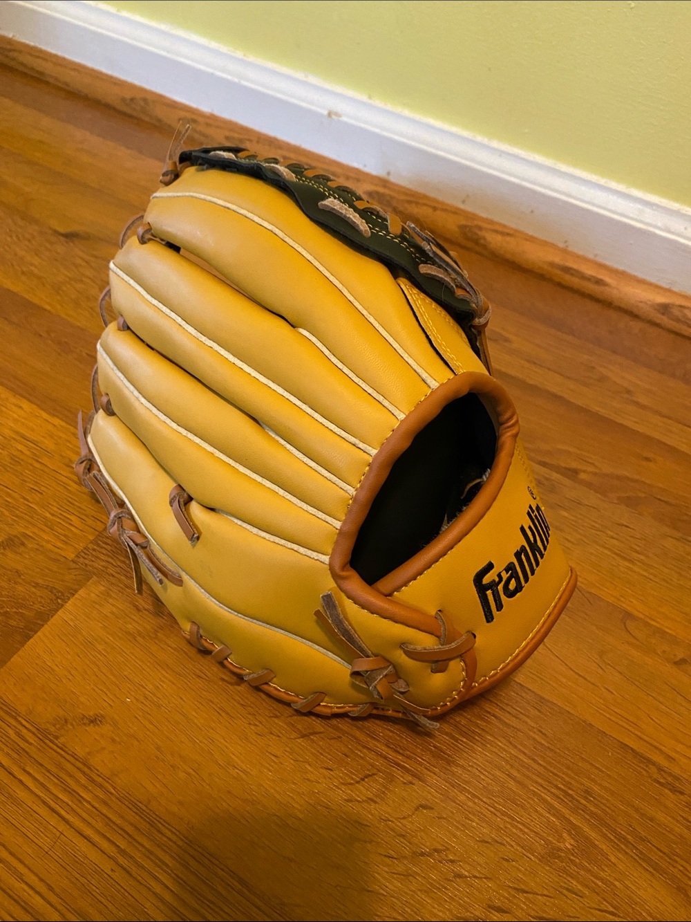Adult Two-Tone Yellow and Black softball/baseball glove - Picture 5 of 6